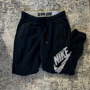 Nike Joggers 🖤